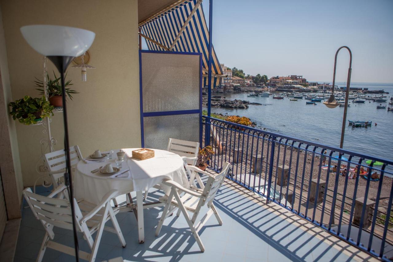 Bed and Breakfast Un Tuffo Nella Baia Di Capomulini à Acireale Extérieur photo