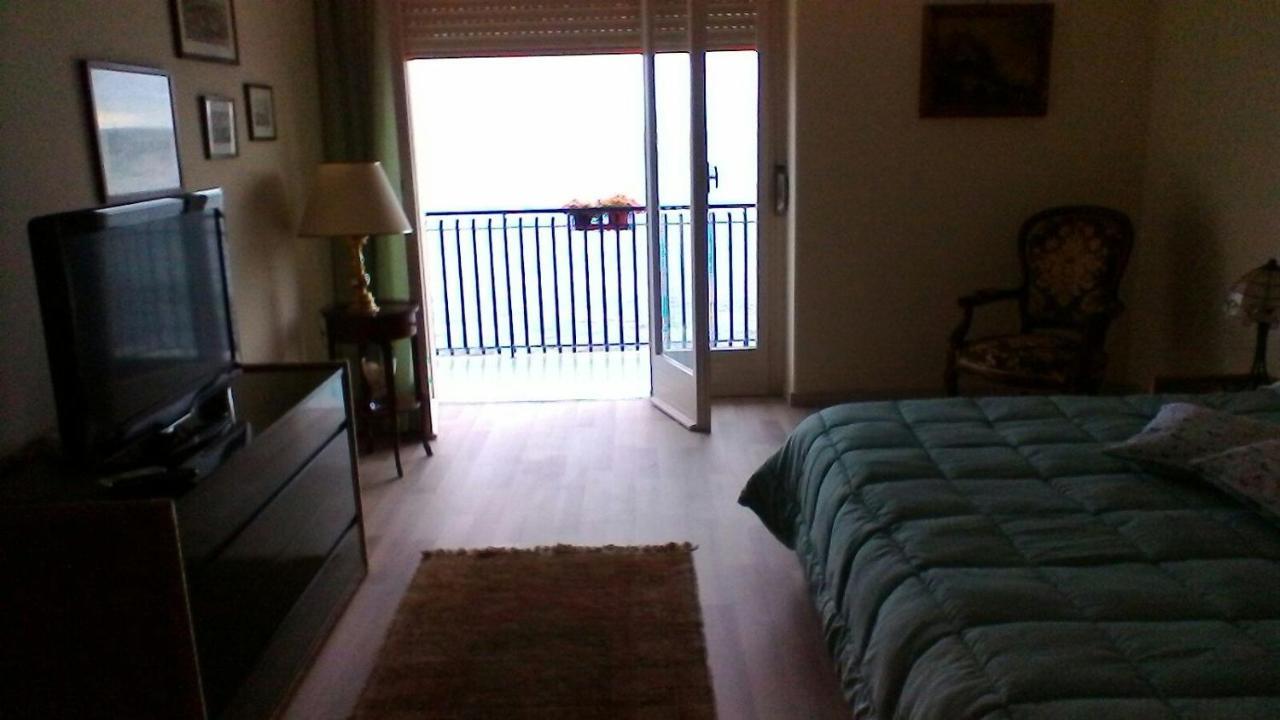 Bed and Breakfast Un Tuffo Nella Baia Di Capomulini à Acireale Extérieur photo